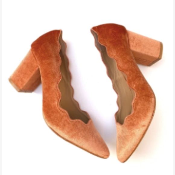 ANTHROPOLOGIE Scalloped Velvet Block Heels Tan 10 - Picture 2 of 8